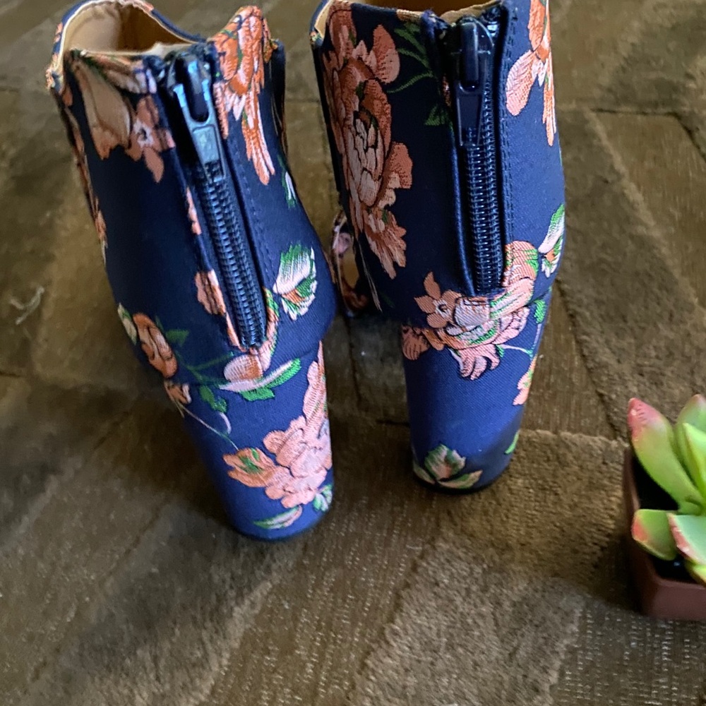 Flower Booties - Picture 7 of 7